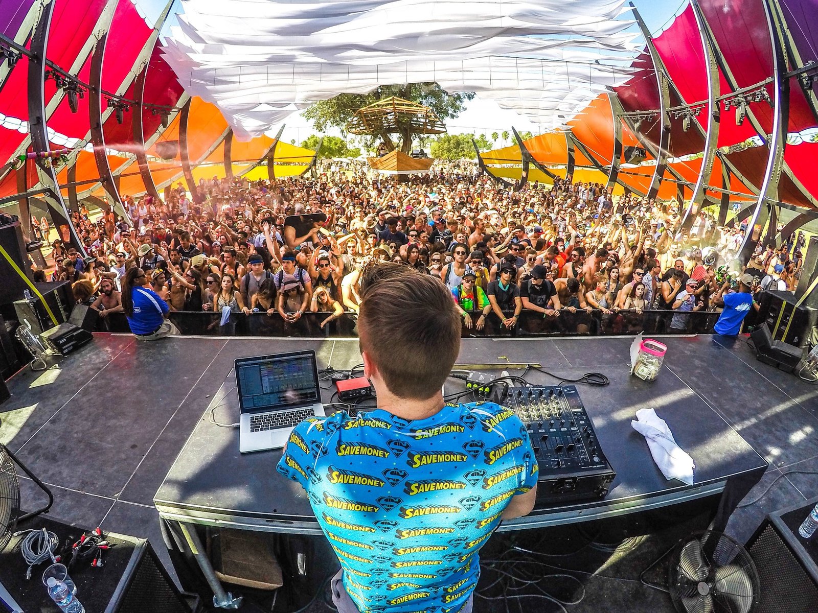 DJ Performance 4